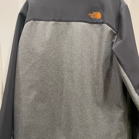 North Face Men’s Softshell Jacket - Picture 2 of 4